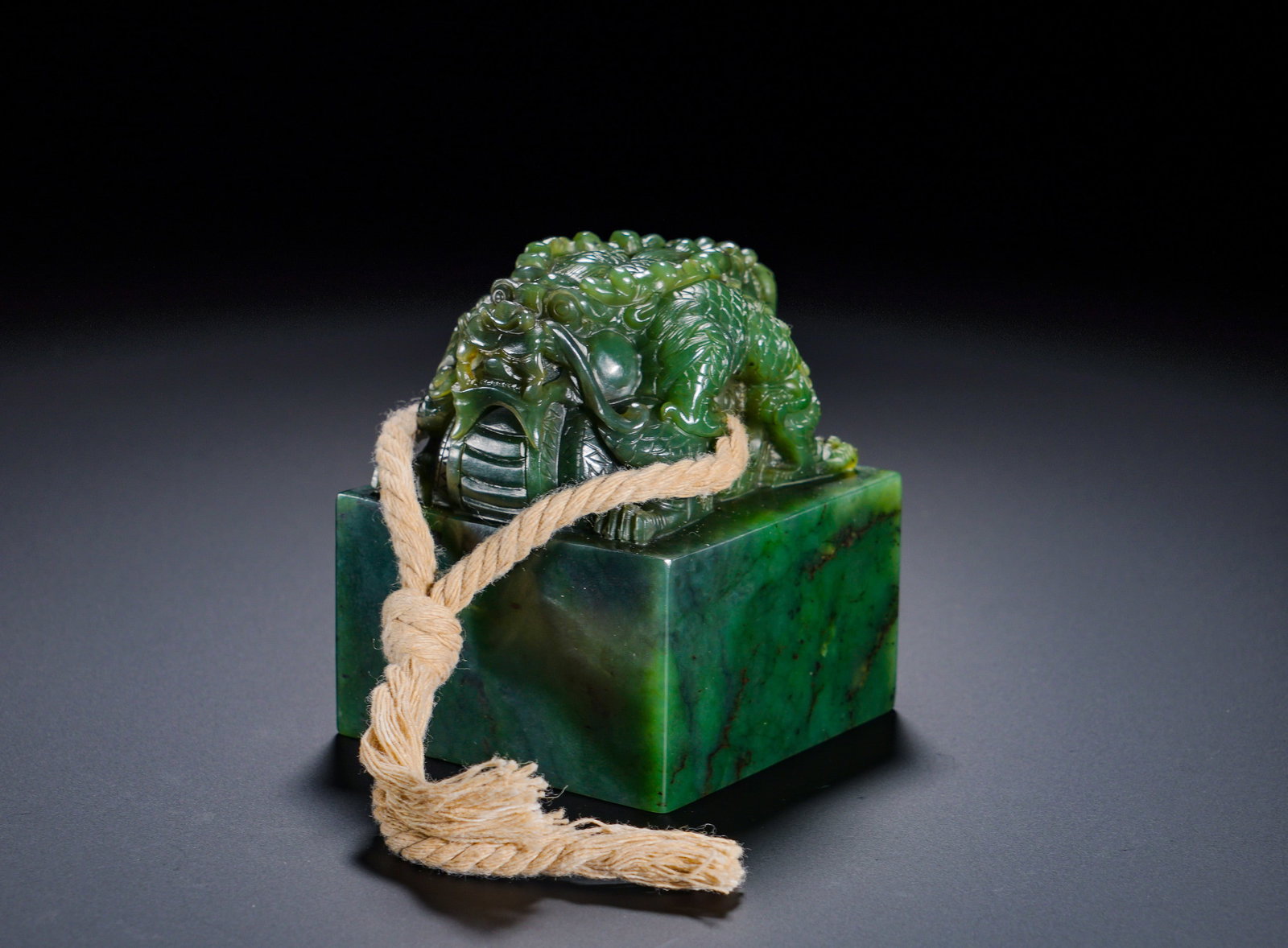 QING HETIAN JADE INTERLOCKING DRAGON BUTTON JADE SEAL - 6