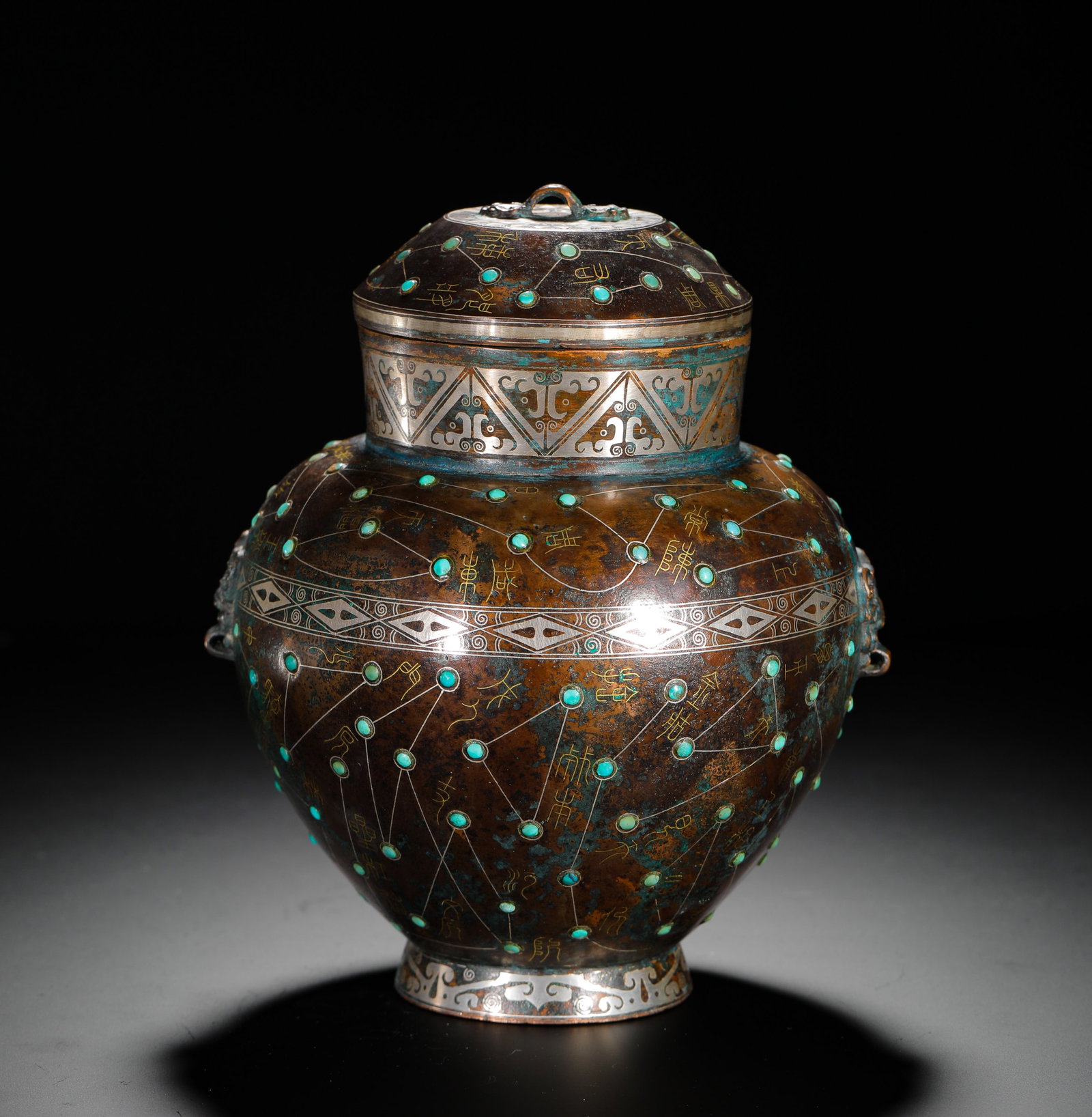 BRONZE INLAID WITH GOLD AND SILVER INLAID WITH TURQUOISE "ASTRONOMICAL STARS" LID JAR FROM THE: H:22cm (8.66in) D:18cm (7.09in) Weight:2190g (4.83lb) A bronze ritual vessel of the Warring States Period, decorated with intricate gold and silver inlay and inlaid with turquoise. The body depicts an