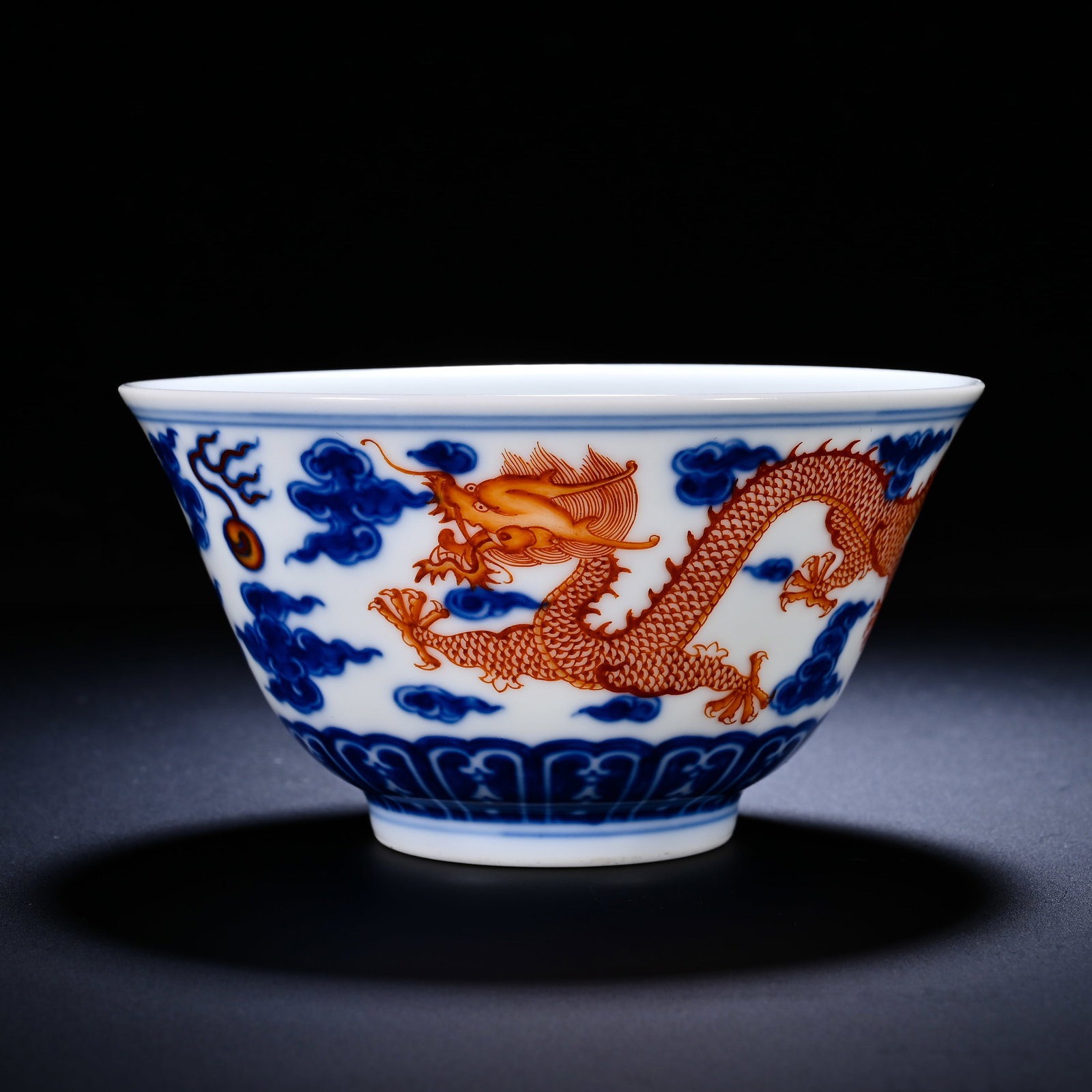 QING TONGZHI BLUE AND WHITE ALUM RED CLOUD DRAGON PATTERN BOWL (1 of 6)