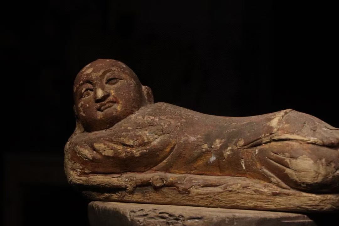 LIAO DYNASTY CHILD PILLOW WOOD CARVINGS OF NANMU: Long:47cm (18.50in) Height:20cm (7.87in)