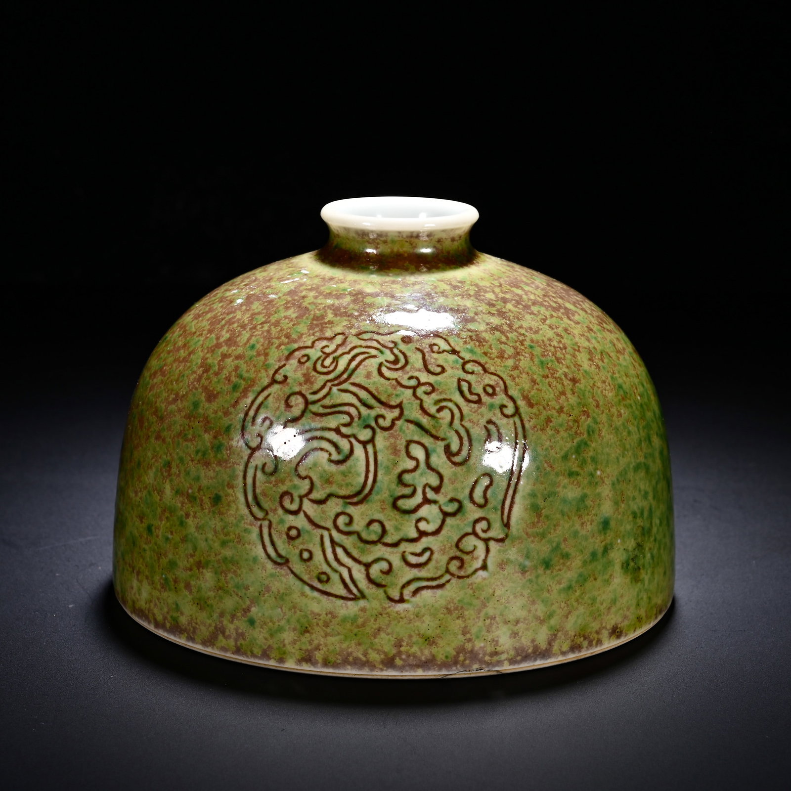 QING KANGXI KILN GREEN GLAZE ENGRAVED ???? PATTERN TAIBAI ZUN (1 of 5)