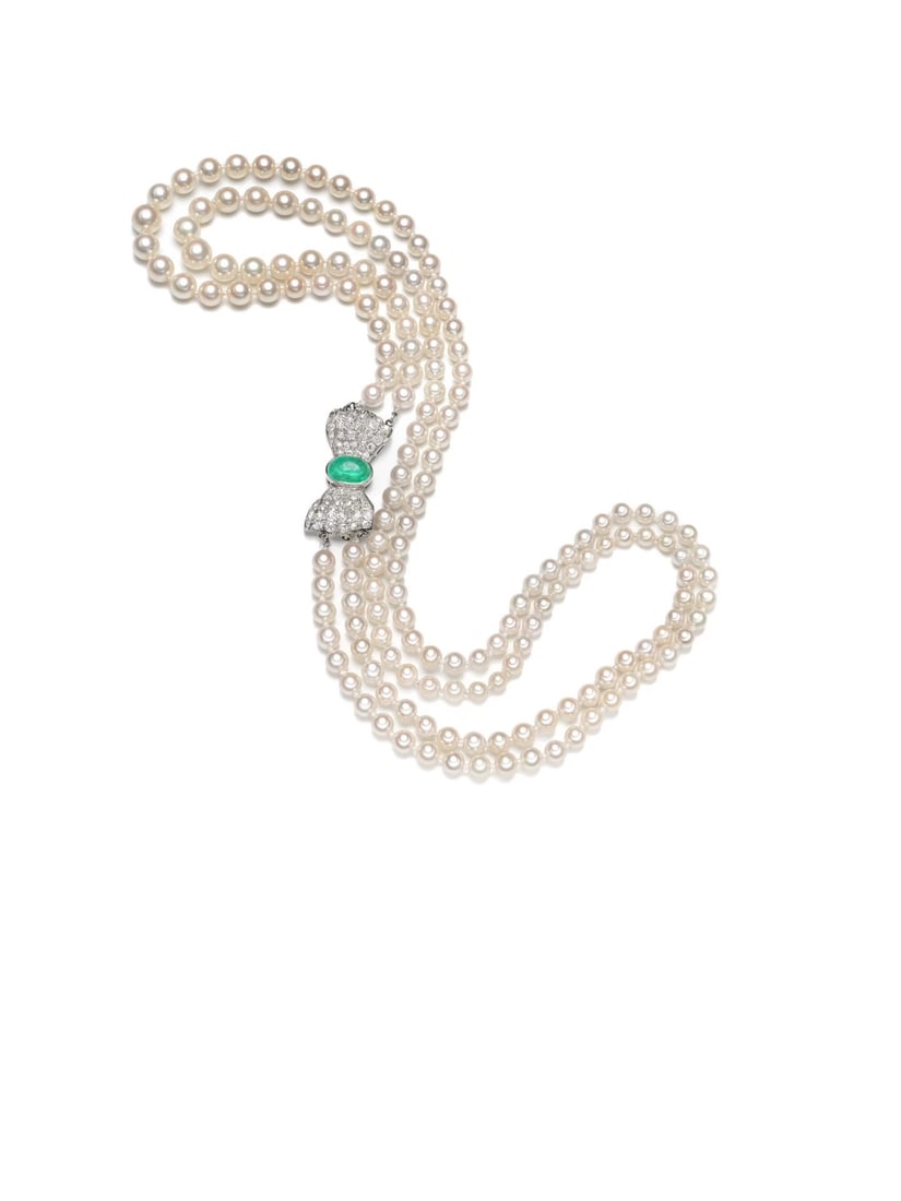 French Belle -poque c.1910 Diamond, Emerald and Akoya Pearl Necklace: Chain Length:67cmPearl diameter:5mm-9mmEmerald, weighing 3.5-ctSixty-two diamonds, with a total weight of 3.75-ctWt:68.1g The main pendant is from the Belle -poque period, while the pearls are 1950s A