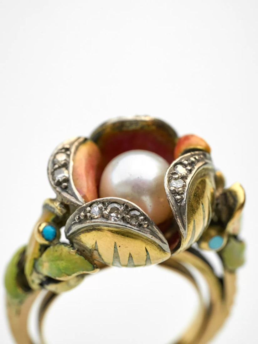 French Retro Period 18K Pearl, Diamond and Turquoise Enamel Flower Ring: Pearl diameter:8mmMaximum adjustable ring size: US 7-7.5Wt:12.8g This ring takes three-dimensional blossoms as its motif, seamlessly integrating pearls, diamonds, turquoise and enamel craftsmanship, a