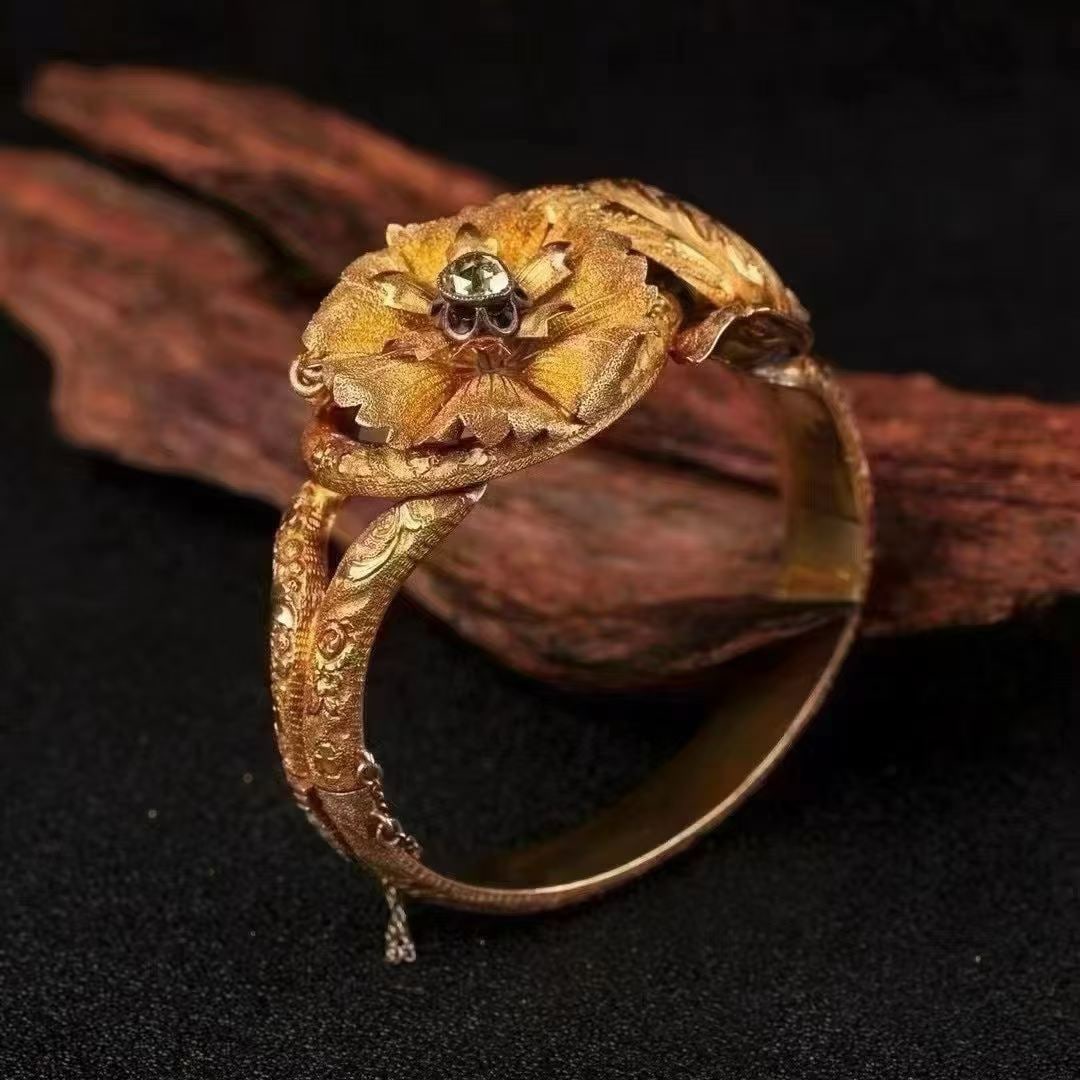Georgian Era (1714-1837) British Aristocratic Custom 20K Gold Bangle with Old-Cut Yellow Diamonds: Bracelet inner diameter 46-58-mm Wt:26g Entirely handcrafted in 20K gold and set with an old-cut yellow diamond over 1 carat. During the Georgian era, diamonds were sourced exclusively from India and 