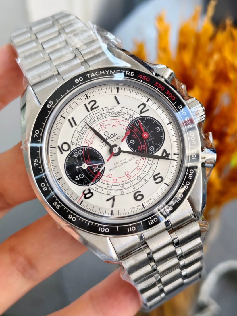 Omega Speedmaster Chronoscope, Ref. 329.30.43.51.02.002, Men's Wrist-Watch: D:43mm