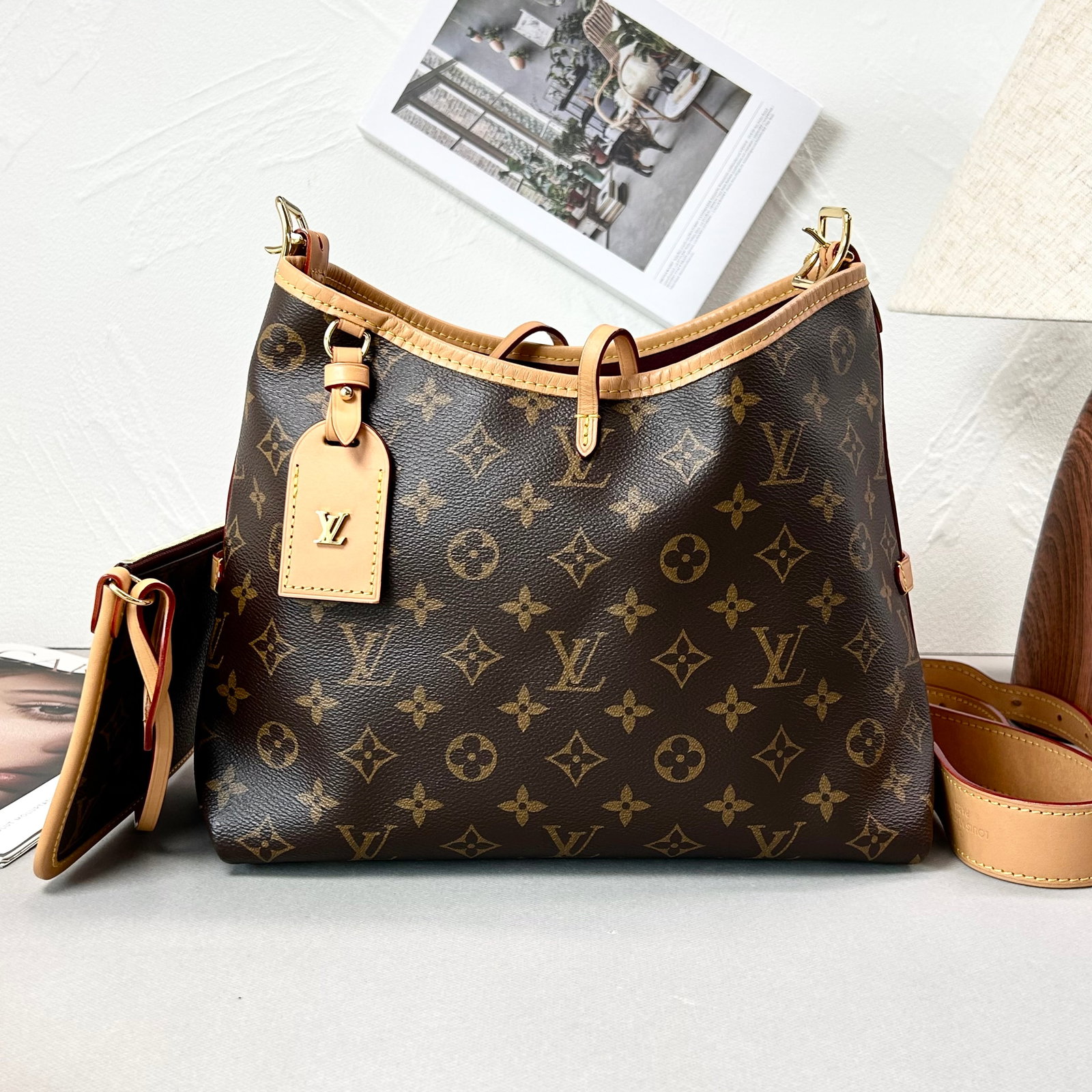 Louis-Vuitton Carryall PM, Monogram Canvas, Vachetta Leather Trims, Gold-Tone Hardware: 29*24*14