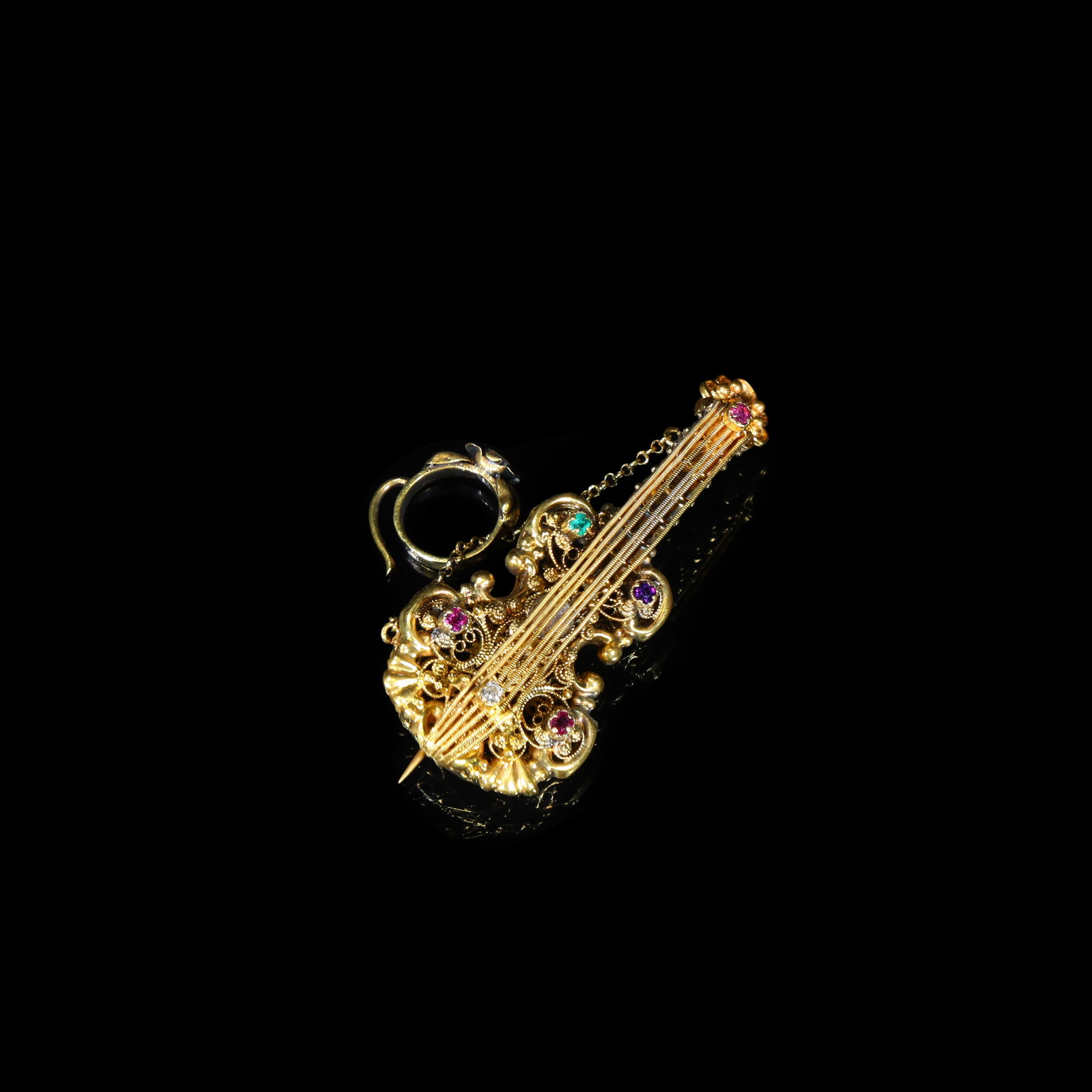 Victorian Approx.19.15-Karat Gold (79.8% Au, 10.52% Ag) Filigree-Granulation Violin-Shaped: 5.2*2.18cm Wt:9.57g Victorian brooch-pendant. Assayed metal composition: 79.8% gold (approx.19.15-karat), 10.52% silver. Modelled in the form of a violin, crafted in intricate filigree-and-granulation