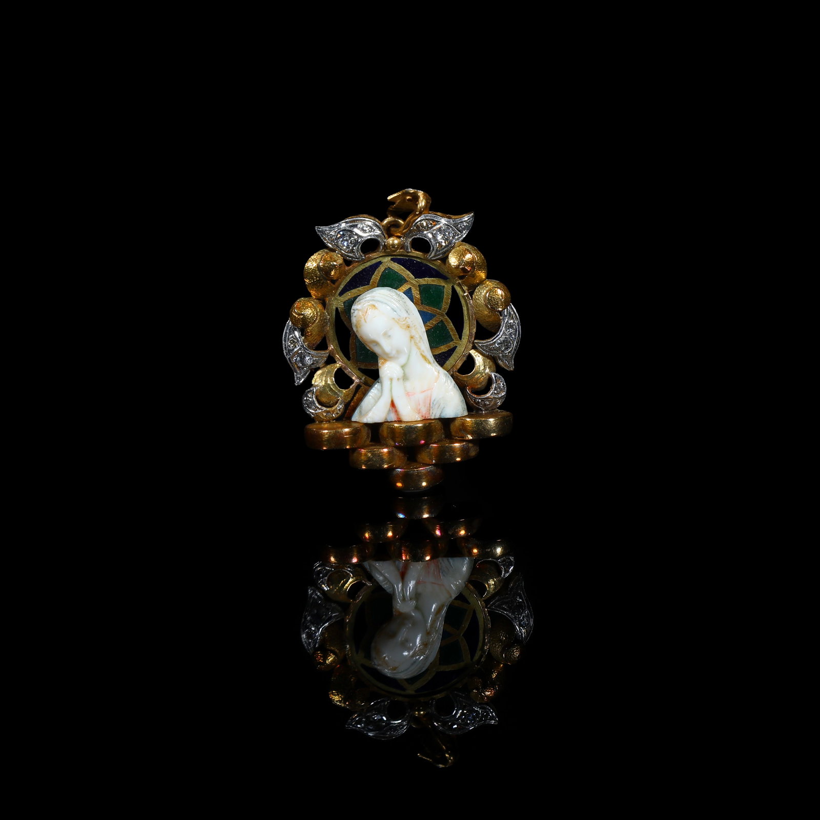 19th-Century Gold-and-Silver Open-Work Enamel Brooch with Madonna Relief Accented by Rose-Cut: 3.68*3.2cm Wt:13.32g 19th-century bi-metallic brooch in gold and silver. The main frame, foliate and mythical-creature elements are worked in gold, while wing-shaped ornaments are crafted in silver an