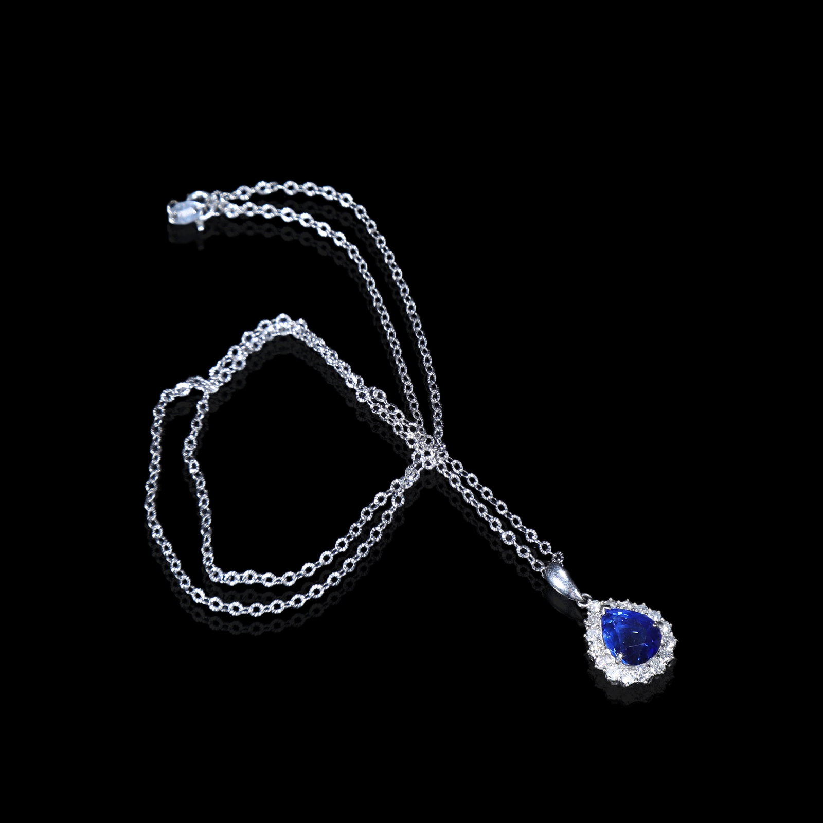 PT900 / PT950 Classic Pear-Shaped Sapphire and Diamond Necklace (1 of 3)