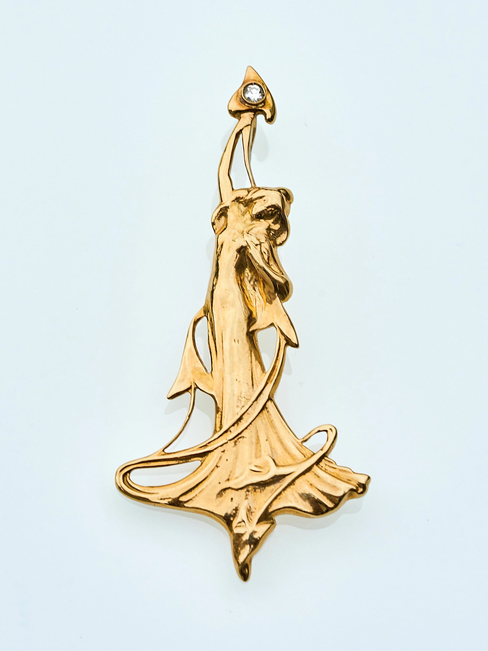 French c.1900 Art Nouveau 18K Goddess Pendant: 6.6*3.2cmWt:11.2g Prior to the Art Nouveau movement, jewellery art featuring feminine motifs was widely regarded as inappropriate and lacking in taste. It was only with the advent of Art Nouveau that 