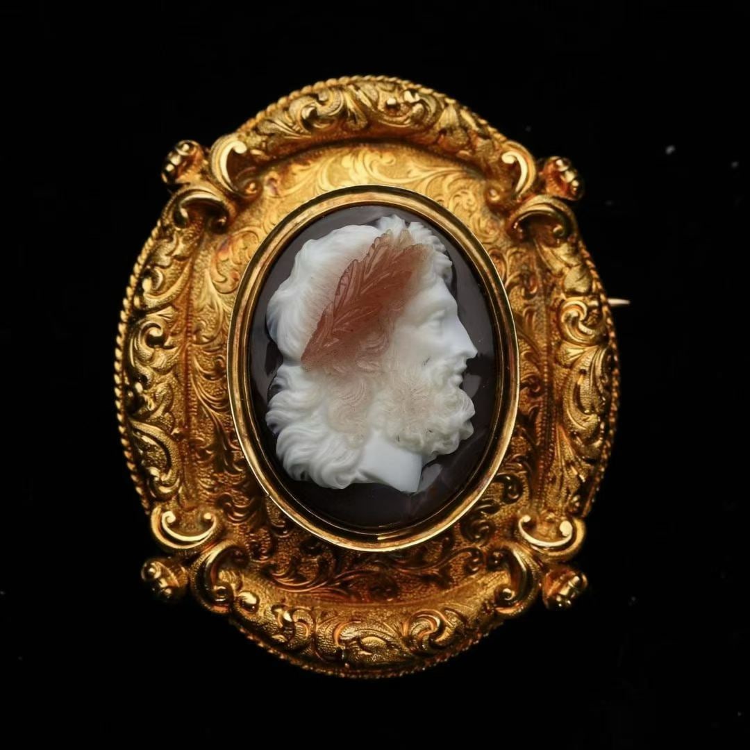 Georgian Era (1714-1837) French Aristocrat Custom Hardstone Cameo Brooch in Gold (1 of 8)