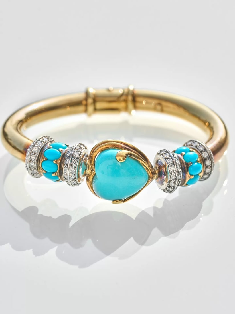 Italian Retro Period 18K Gold Bracelet Set with Turquoise and Diamonds: Diamond approx. 0.8 ct Inner Diameter:54-mmWt:49.1g The bangle features a spring clasp at the base and is worn by pulling and closing from one side at the upper edge. Diamonds and turquoise are set al
