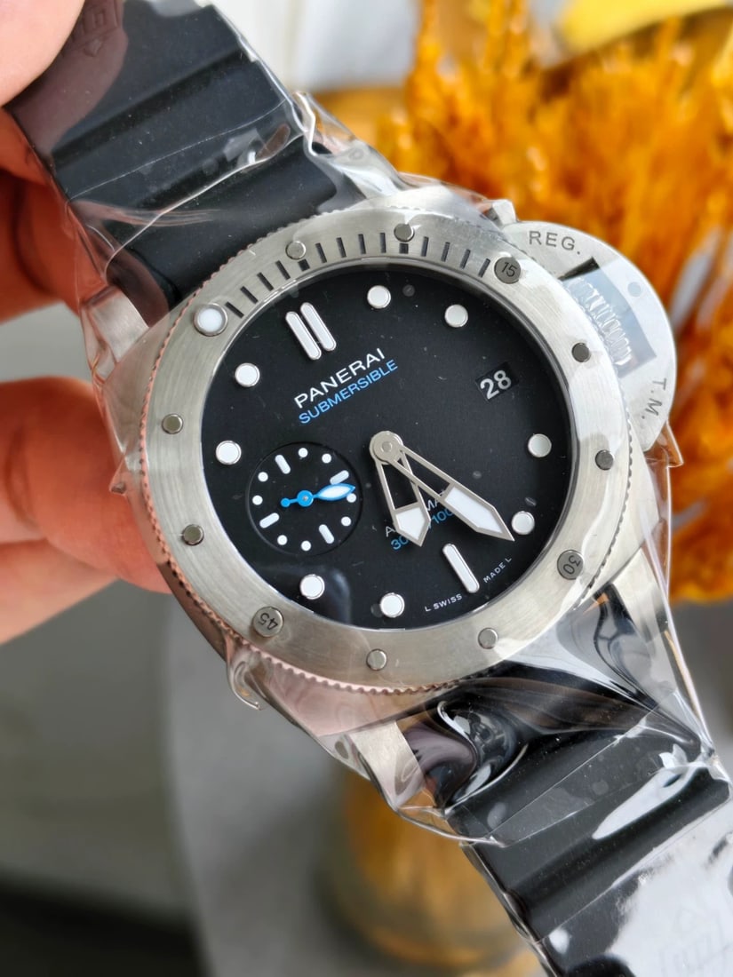 Panerai Submersible, Titanium, Ref. PAM02973, Men's Wrist-Watch: D:42mm