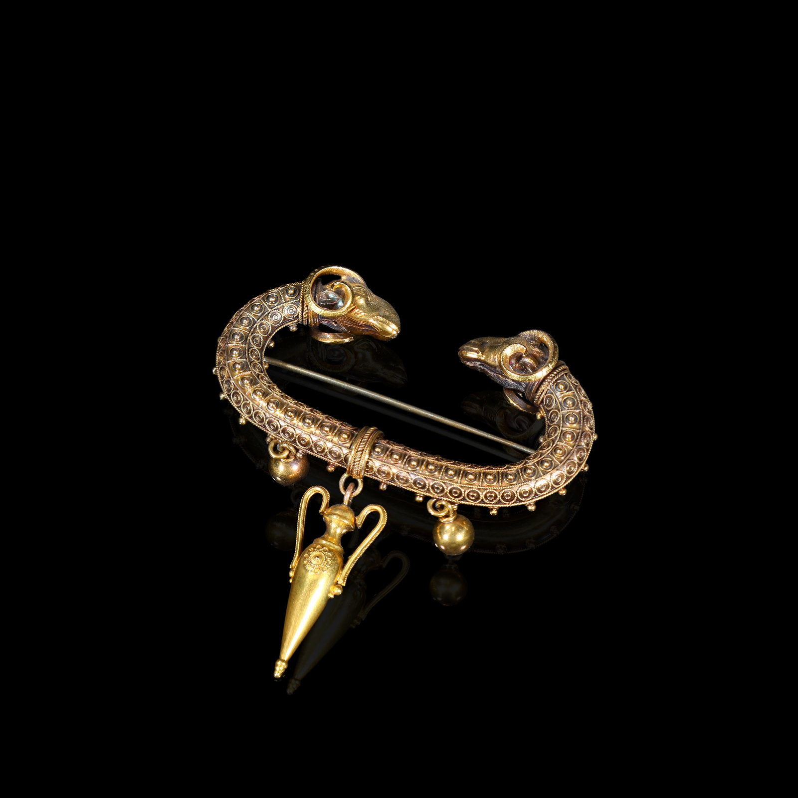 Museum-Quality 1850s Etruscan Revival Two-Head Ram Brooch Handcrafted in 14K Gold: 6.1*5.92cm Wt:15.84g The ram's head draws upon the "Horn of Plenty" from Greek mythology, the vessel which pours forth every conceivable treasure in endless abundance. Suspended below the brooch are a