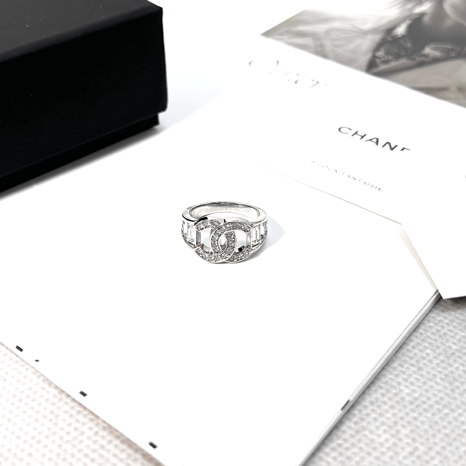 Chanel Model-26V, Crystal-Encrusted Interlocking-CC Ring: Ring size EU-54