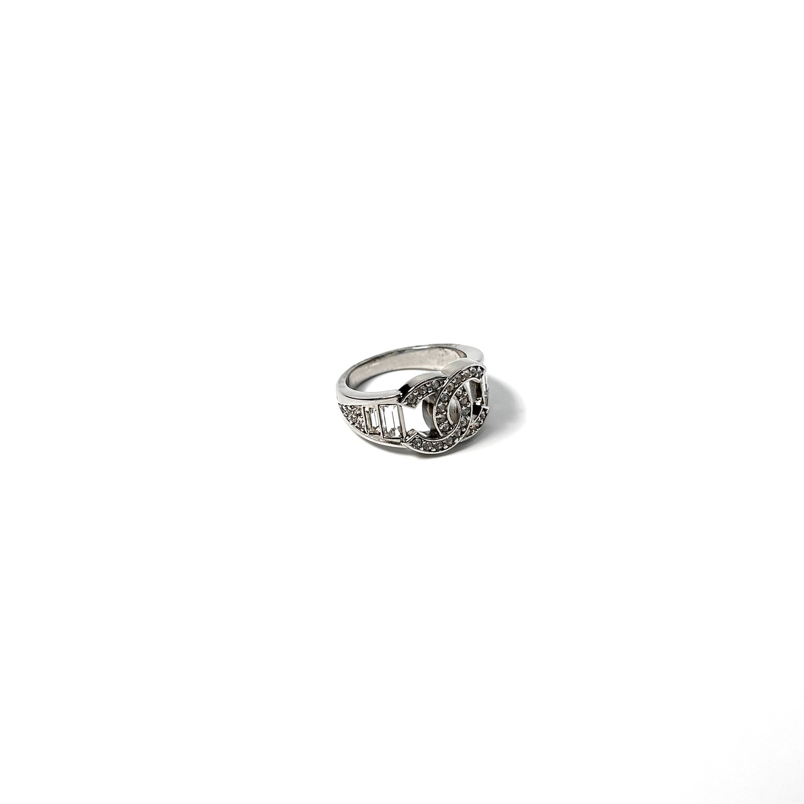 Chanel Model-26V, Crystal-Encrusted Interlocking-CC Ring - 5
