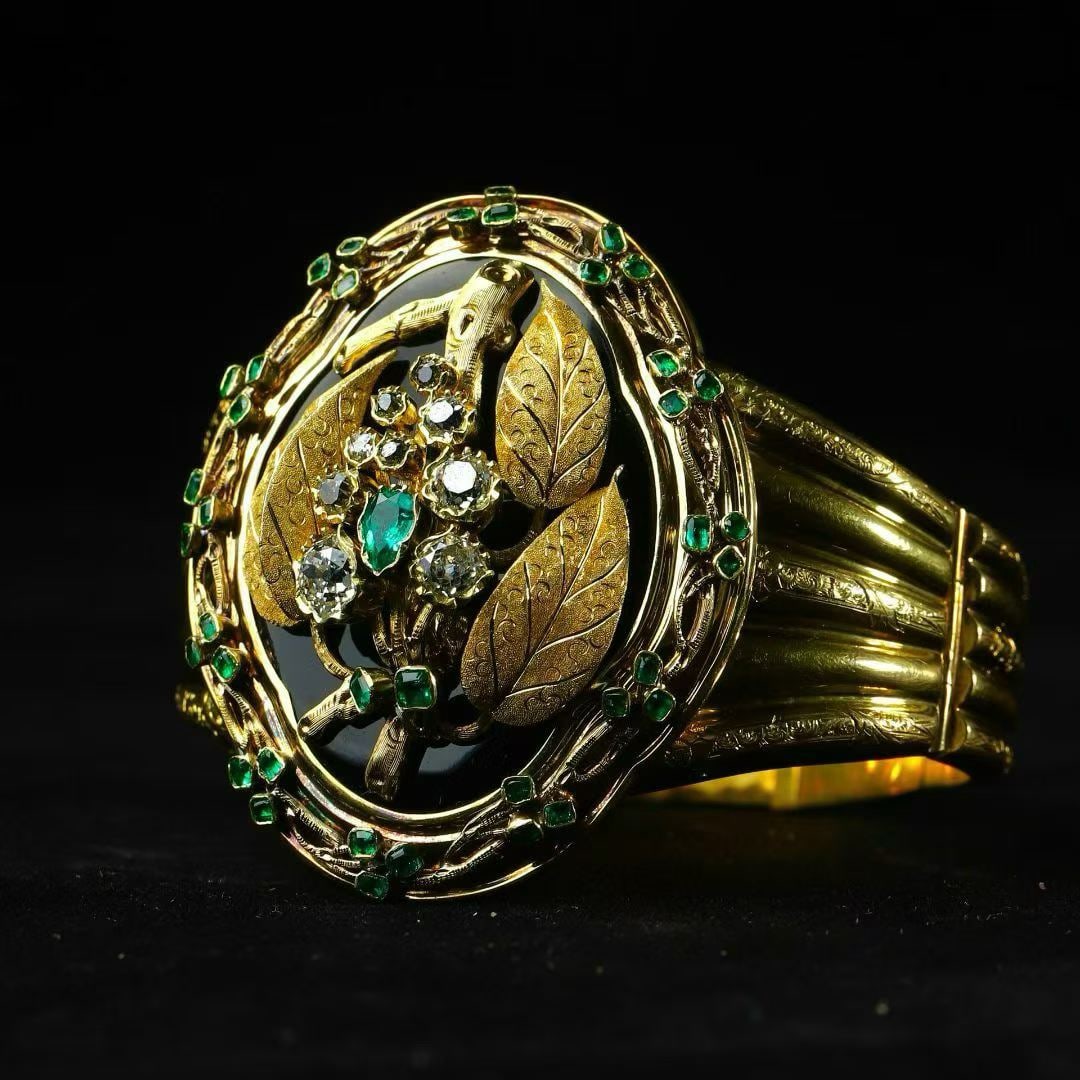 Napoleon III Period (1852-1870) 18K Gold Foliage Bangle with Diamond-Set and Emerald-Set Fruit: Bracelet inner diameter 48-58-mm, suitable for wrist circumference within 13.5-16.5-cm Wt:60g "Gold Bangle with Foliage-Motif, Diamond-Set Leaves and Emerald Fruits"Entirely hand-wrought in 18K gold. 