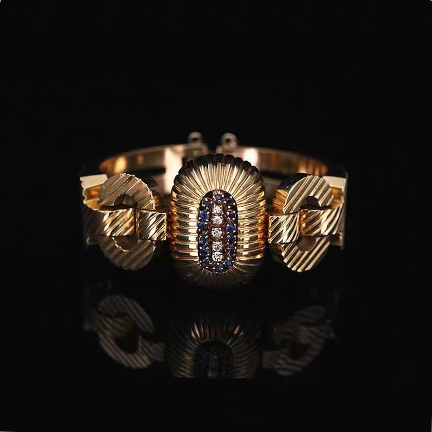 Geneva Antique Hidden 14K Gold Watch: Inner Length:16.8cm Bracelet Width3.2cm Dial Diameter:1.2cm Wt:70.83g Metal: 14K gold, set with sapphires (approx. 0.3ct) and diamonds (approx. 0.3ct).