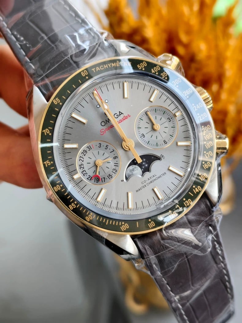 Omega Speedmaster Moonphase, Ref. 304.23.44.52.06.001, Men's Wrist-Watch: D:44.25mm