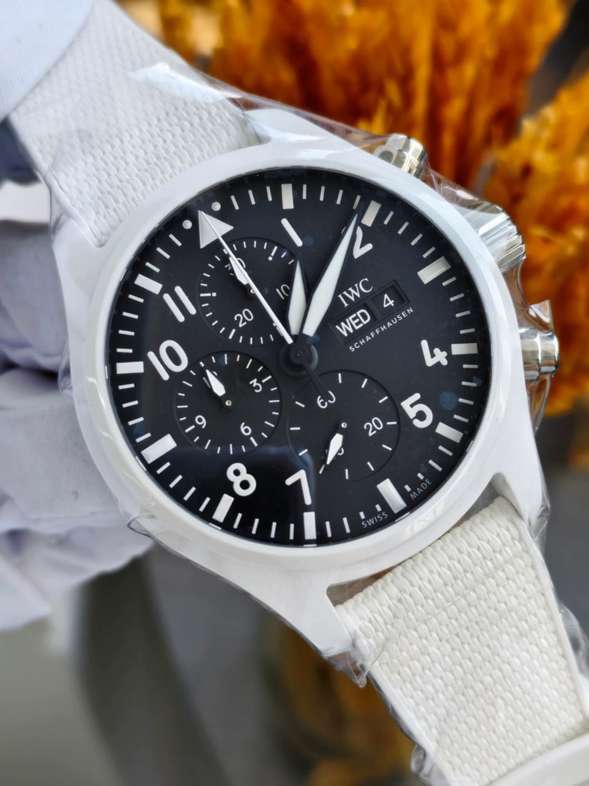 IWC Pilot's-Watch Chronograph, White-Ceramic (Lake Tahoe), Ref. IW389105, Men's Wrist-Watch: D:44.5mm