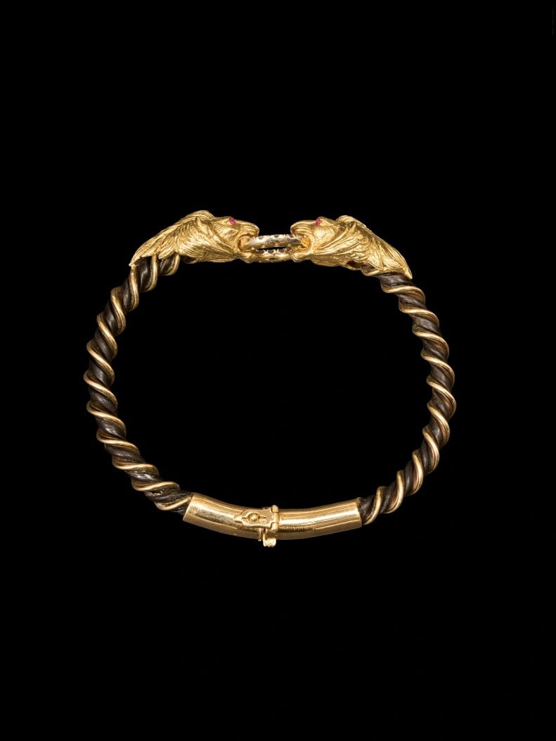 French Retro Period 18K Gold Lion Head Bracelet with Diamonds and Rare Natural Organic Fibre: Inner Diameter:58-mmWt:31.9g This bangle is crafted in 18K gold. The regular arrangement of its spiral structure lends the bracelet a dynamic beauty, as if flowing upon the wrist. The lion's facial ex