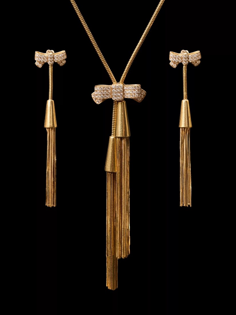 Italian "JOY" 20th Century 18K Gold Bow Tassel Diamond Necklace and Earring Suite: Necklace weight:43.78g Earring weight:16.56gNecklace dimensions:66cmEarring dimensions:7.7*1.7cm Overall ribbon bow and tassel design, a N??glig??e necklace with two pendants. The chain is