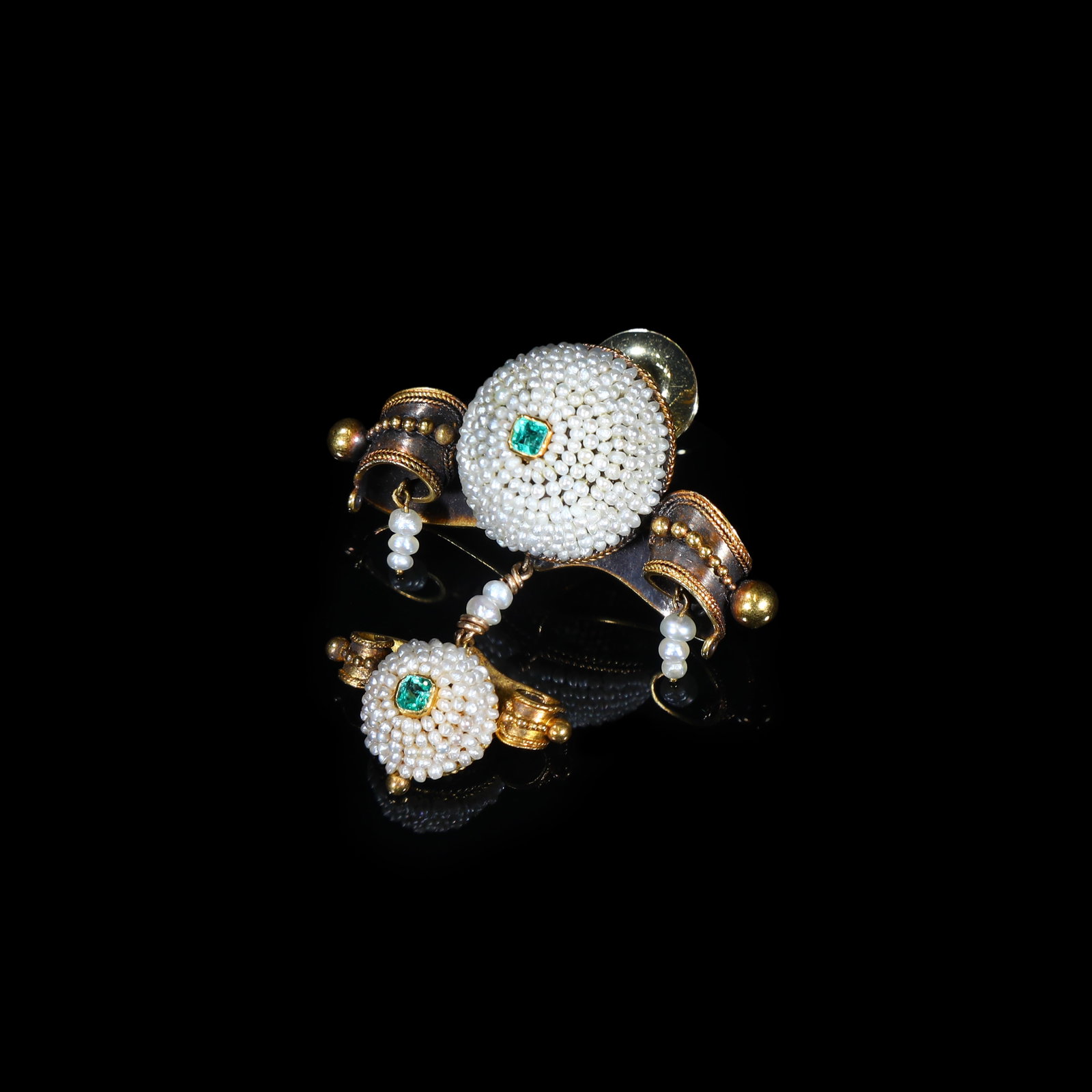 Georgian-Period (Circa 1780-1820) Solid-Gold Cannetille, Seed-Pearl & Emerald Brooch: 4*4cm Wt:8.3g Georgian-Period (Circa 1780-1820) brooch in solid-gold cannetille filigree work. Modelled with two spheres densely pav??-set with seed-pearls, each sphere centred by a square-cut emerald