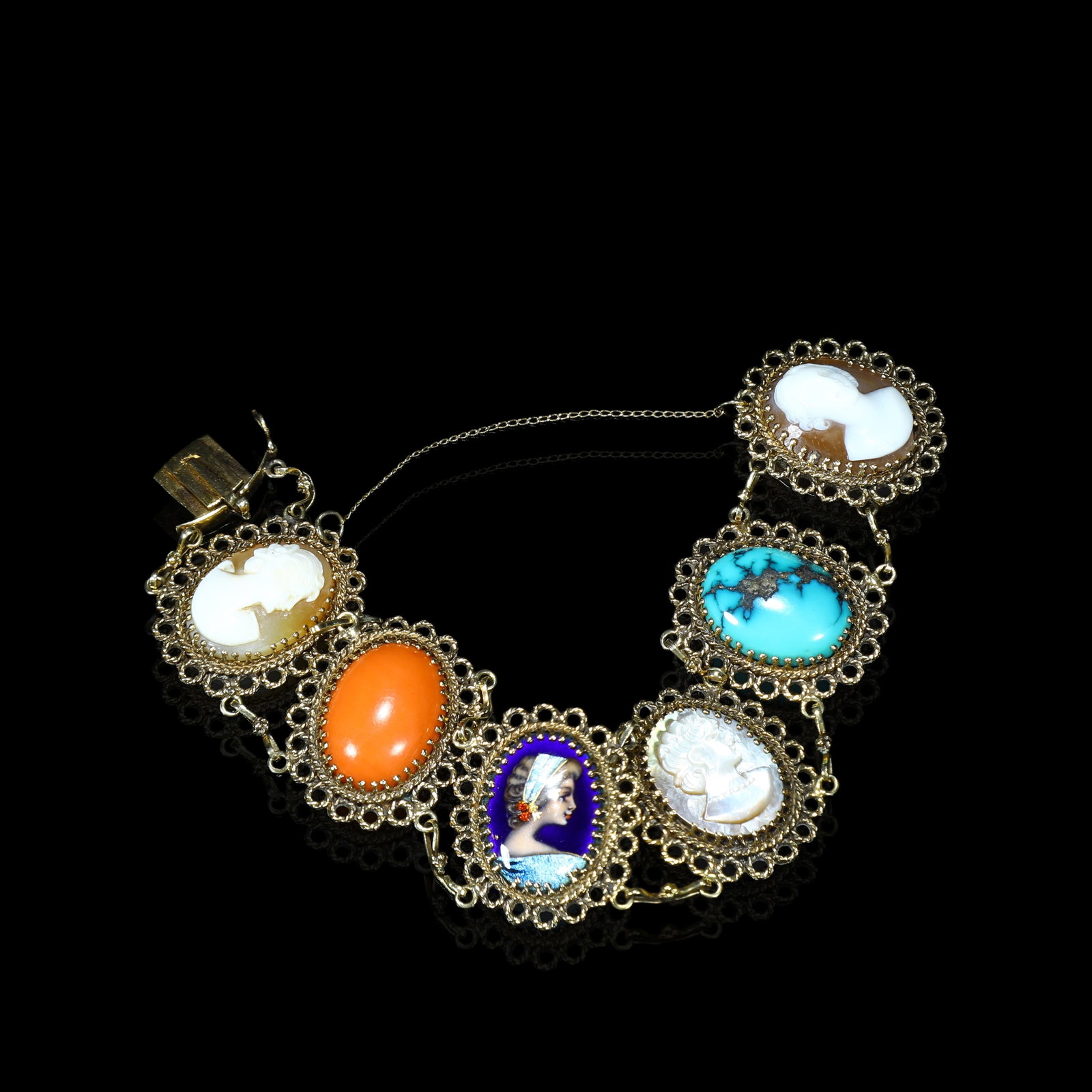 Victorian 14K Gold Cameo Bracelet set with Turquoise, Agate, Shell and other hardstones: Inner Length:18.3cm W:2.8cm Wt:42.8g