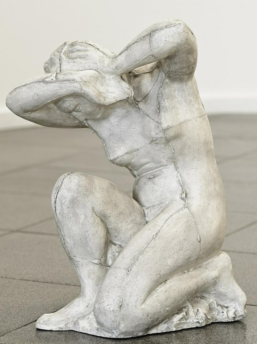 Juhan Raudsepp (Estonian 1896 – 1984): Võimalik, et üks kavandeid J.Raudsepa fontäänile “Istuv naine” (“Tütarlaps vaagnaga”) Tallinnas Tornide väljakul (1936). J.Raudsepp õppis Pen