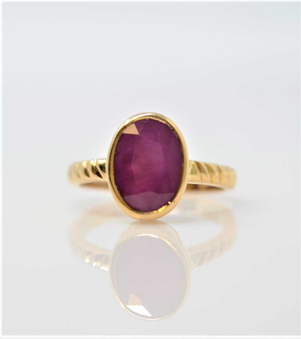 Vintage 3.5 CT Oval Ruby Ring set in 22KT Gold (1 of 5)