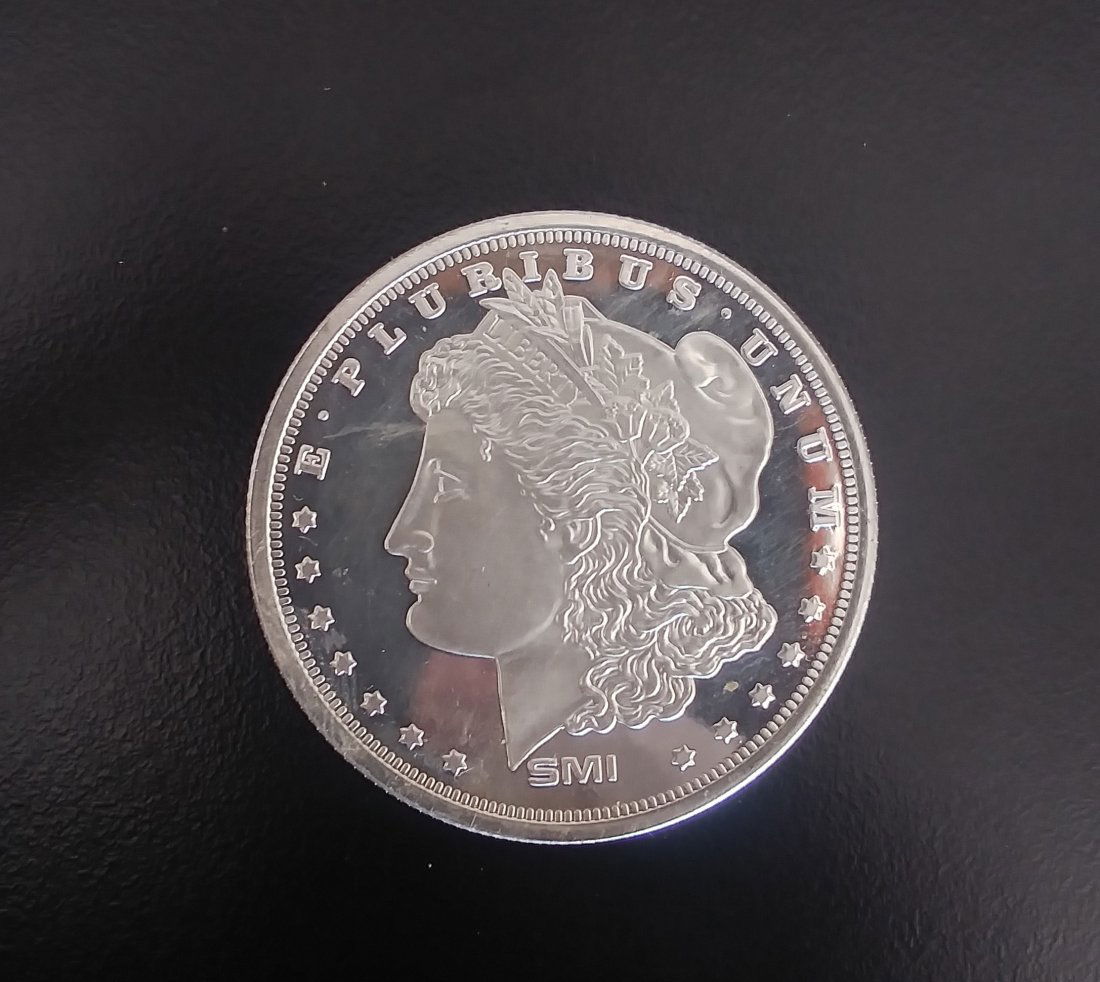 Sunshine Mint Morgan Design 1 Troy Oz .999 Fine Silver (1 of 2)