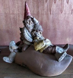 Tom Clark 3 Gnomes in a shoe retired and signed piece (1 of 3)