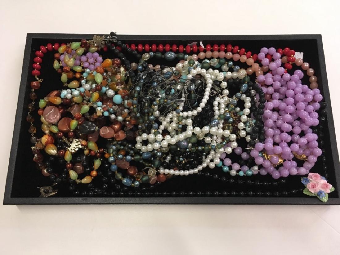 TRAY LOT OF COSTUME JEWELRY (1 of 4)