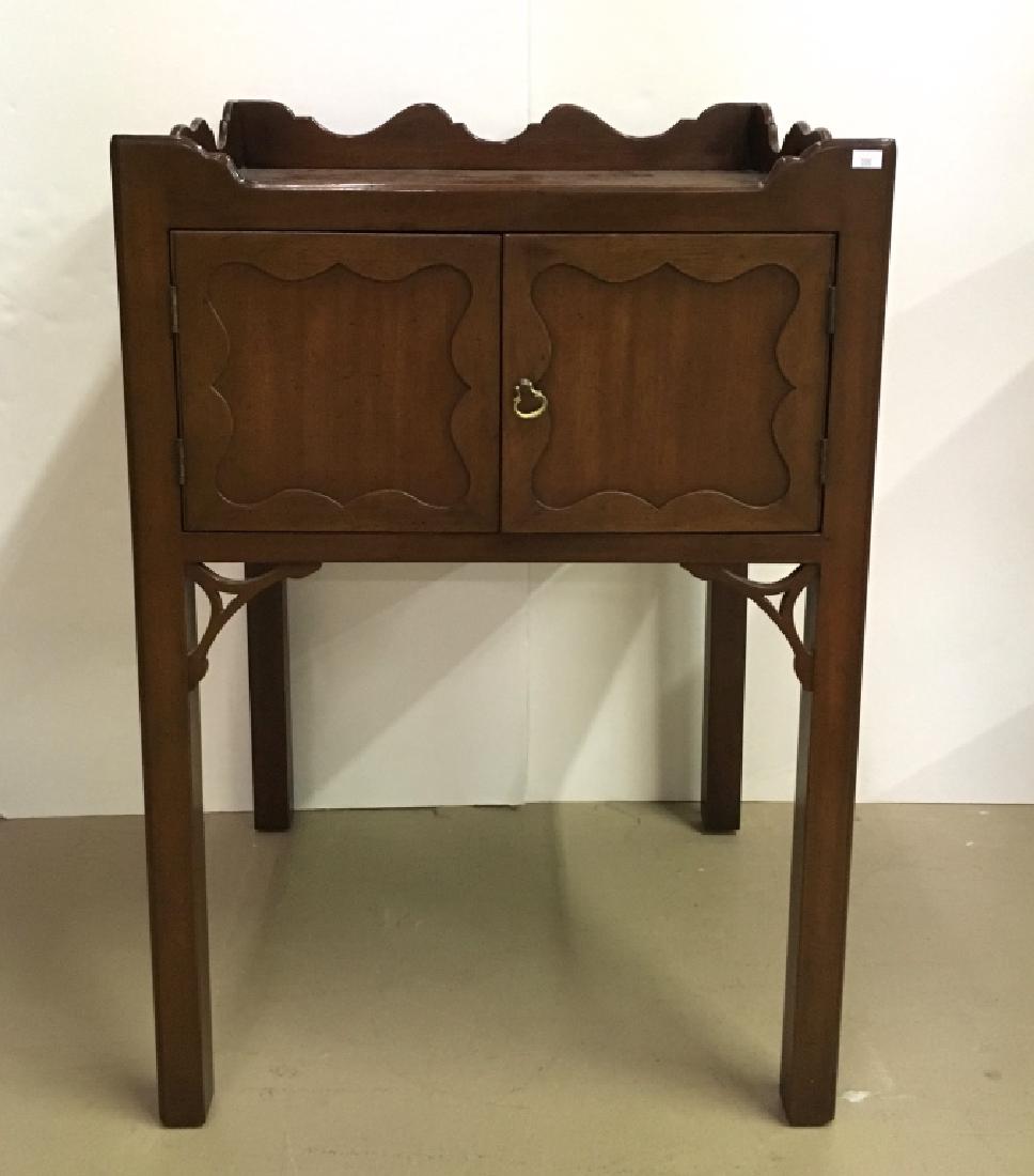 COL. WILLIAMSBURG TABLE BY KITTINGER (1 of 6)