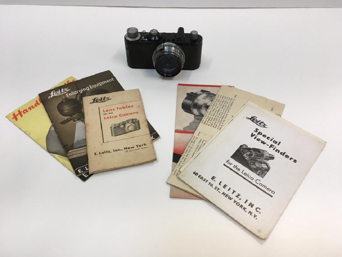 VINTAGE LEICA CAMERA & BOOKLETS (1 of 8)