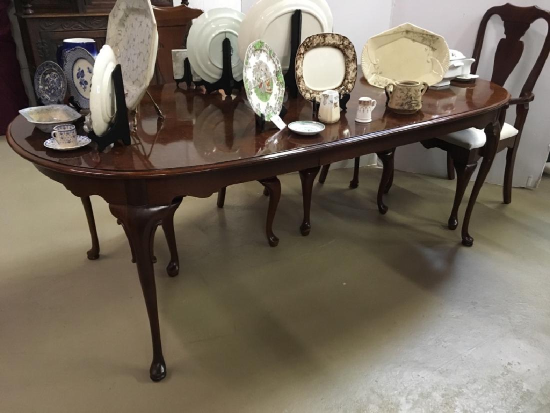 QUEEN ANNE STYLE MAHOGANY DINING TABLE: 64" l x 41.75" w x 29.5" h - includes 2 leaves 18" each