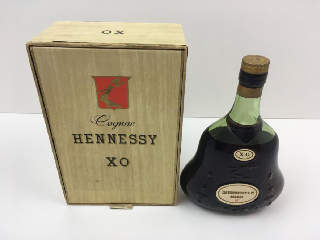 VINTAGE COGNAC JAS. HENNESSY & CO. X.O. WITH BOX (1 of 10)