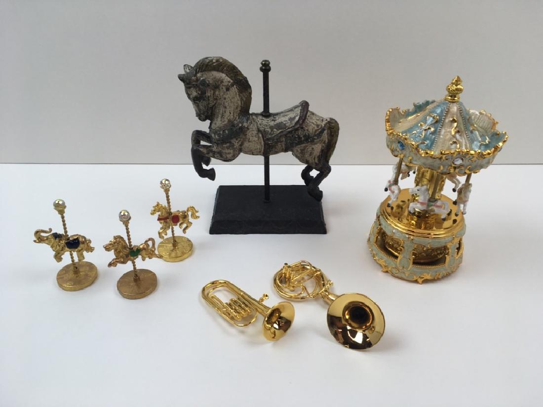 7 PCS - CAROUSEL HORSES & INSTRUMENT DECORATIVES (1 of 11)