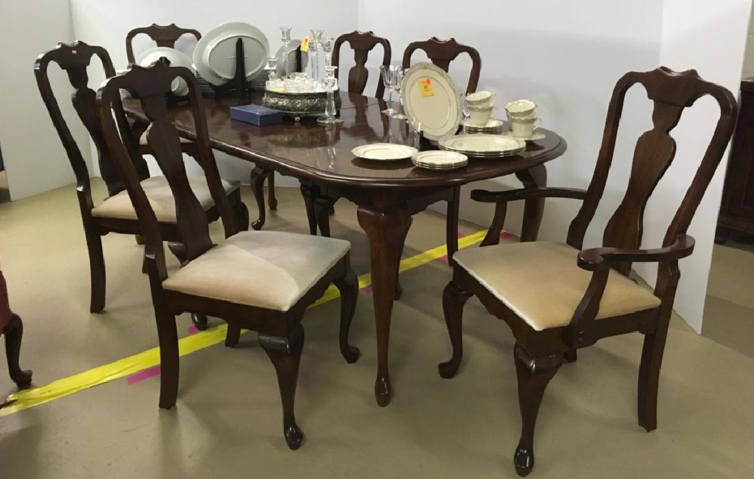 QUEEN ANNE DINING ROOM SET BY KINCAID FURNITURE