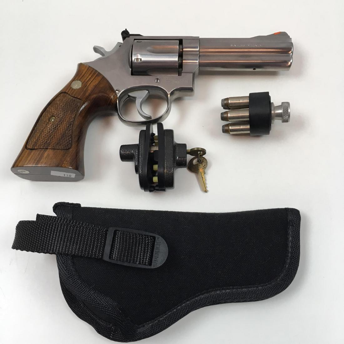 SMITH AND WESSON 686 357 MAGNUM REVOLVER: 6" Barrel with speed loader and trigger lock FFL processing required - marked AHA9750 Mod. 686 B23 6x897 and a sideways S (see photos)