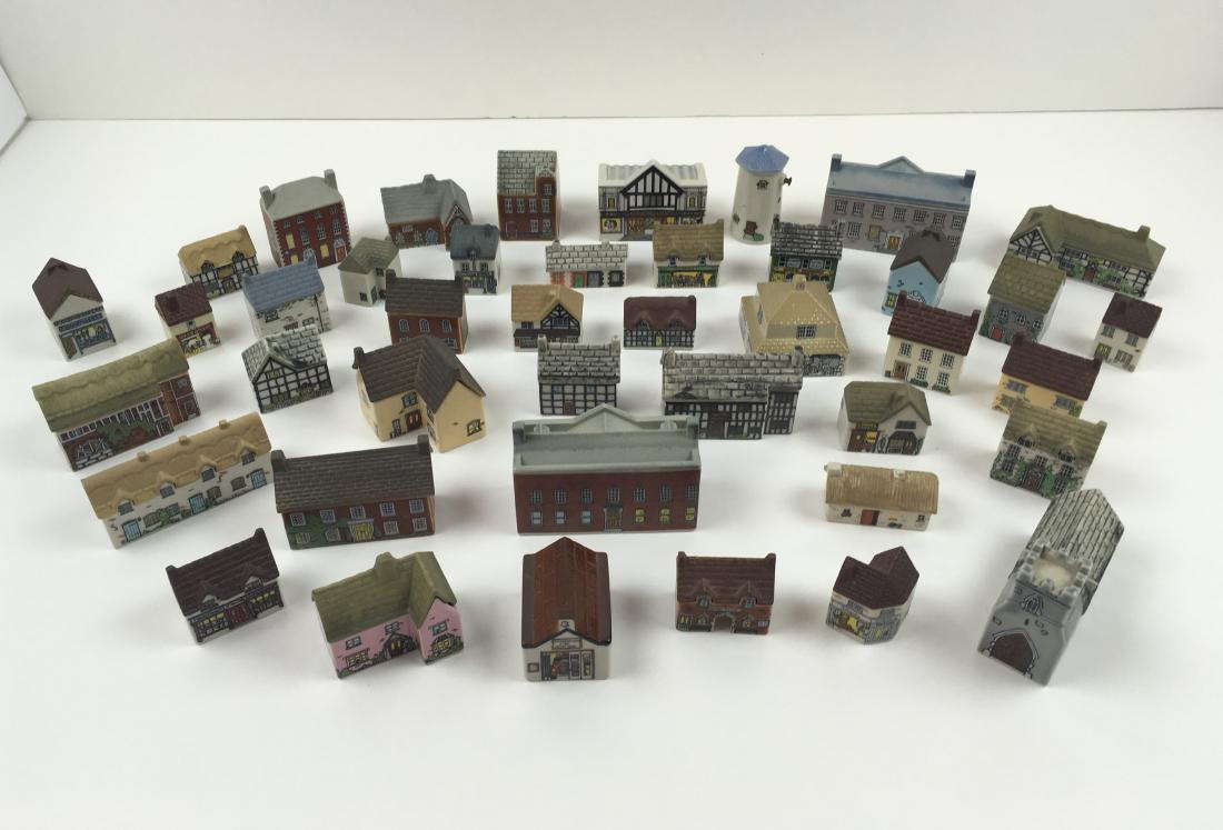 42 WADE ENGLAND COTTAGES & BUILDINGS: Approximately 1" - 2" h