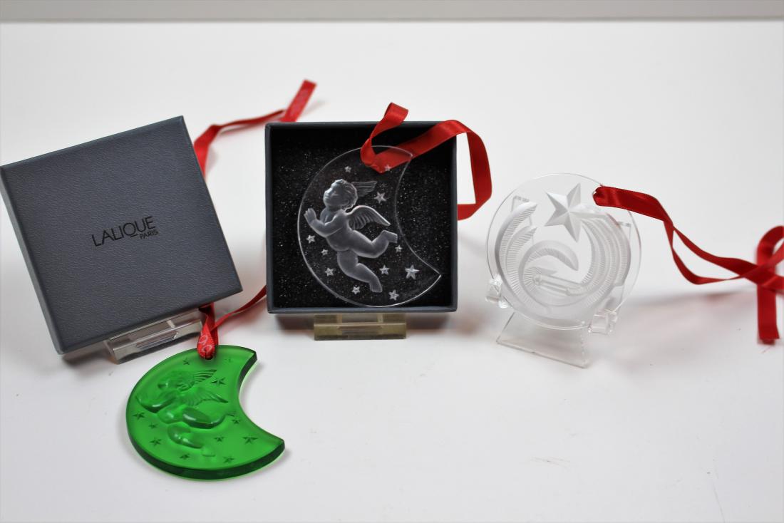 THREE LALIQUE CRYSTAL CHRISTMAS ORNAMENTS (1 of 5)