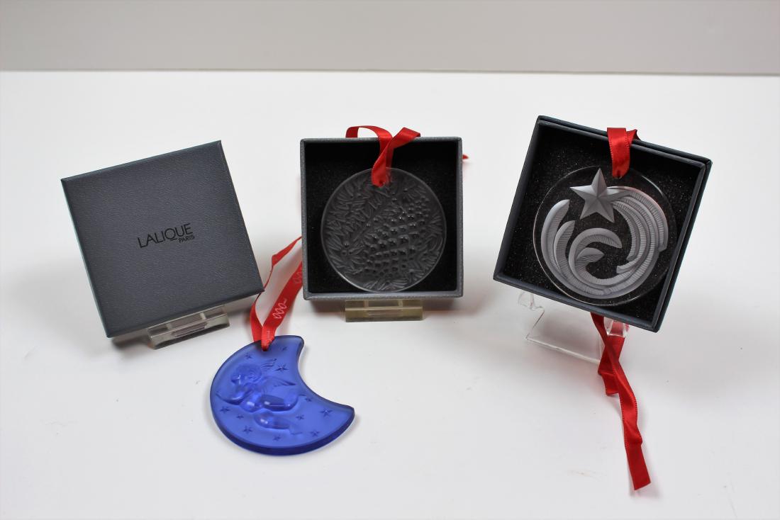 THREE LALIQUE CRYSTAL CHRISTMAS ORNAMENTS (1 of 8)