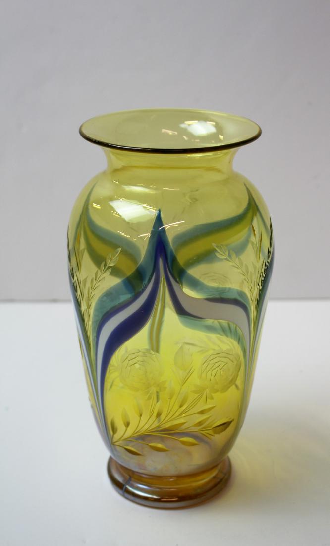 DURAND PULLED FEATHER ART GLASS VASE (1 of 3)