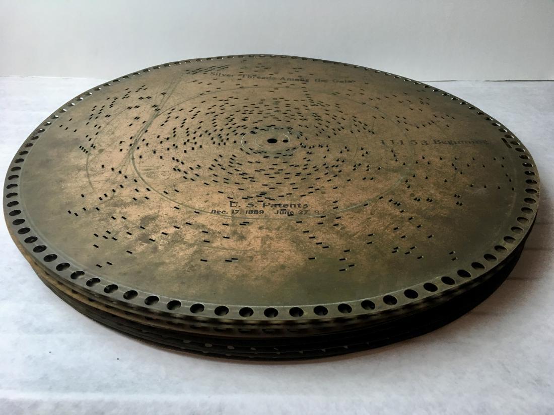 FIFTEEN ANTIQUE REGINA MUSIC BOX DISKS (1 of 16)