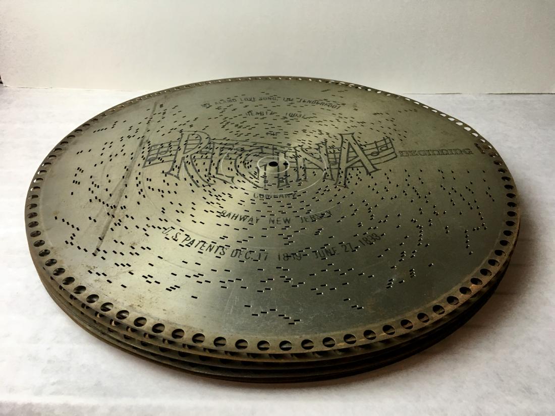 FIFTEEN ANTIQUE REGINA MUSIC BOX DISKS (1 of 16)