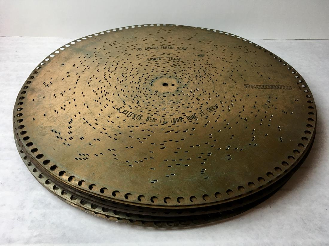 FIFTEEN ANTIQUE REGINA MUSIC BOX DISKS (1 of 16)
