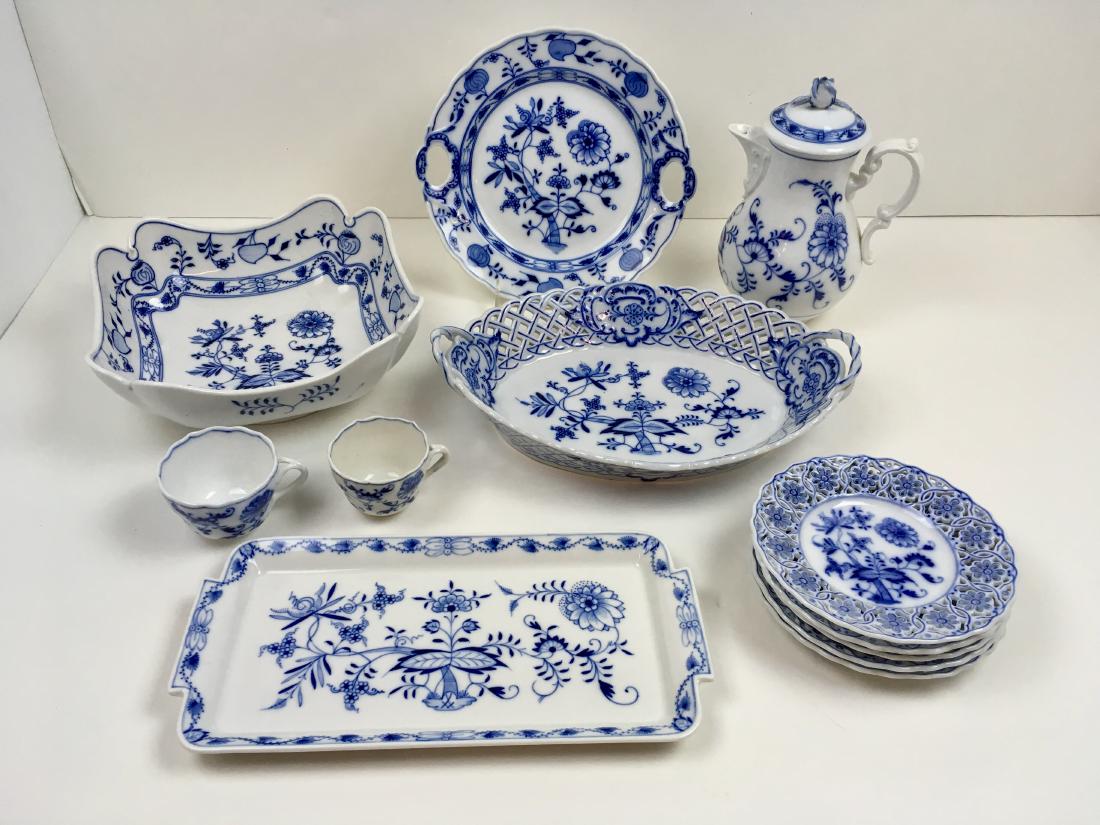 TWELVE PCS OF BLUE ONION CHINA (1 of 17)