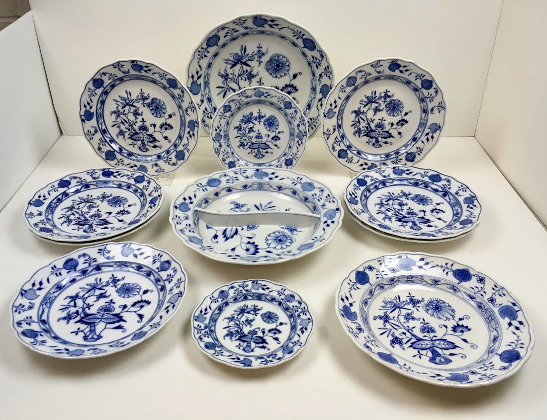 TWELVE PCS OF BLUE ONION CHINA (1 of 20)
