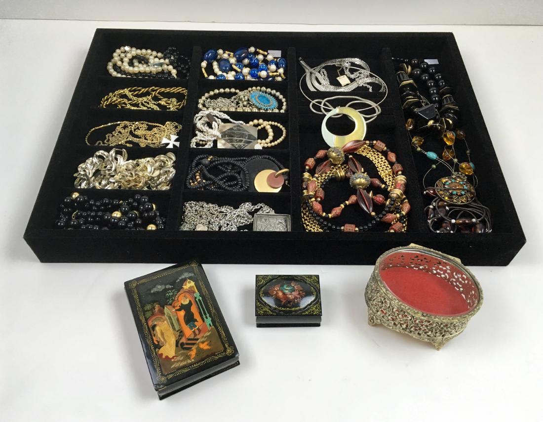 ASSORTMENT OF COSTUME JEWELRY (1 of 13)